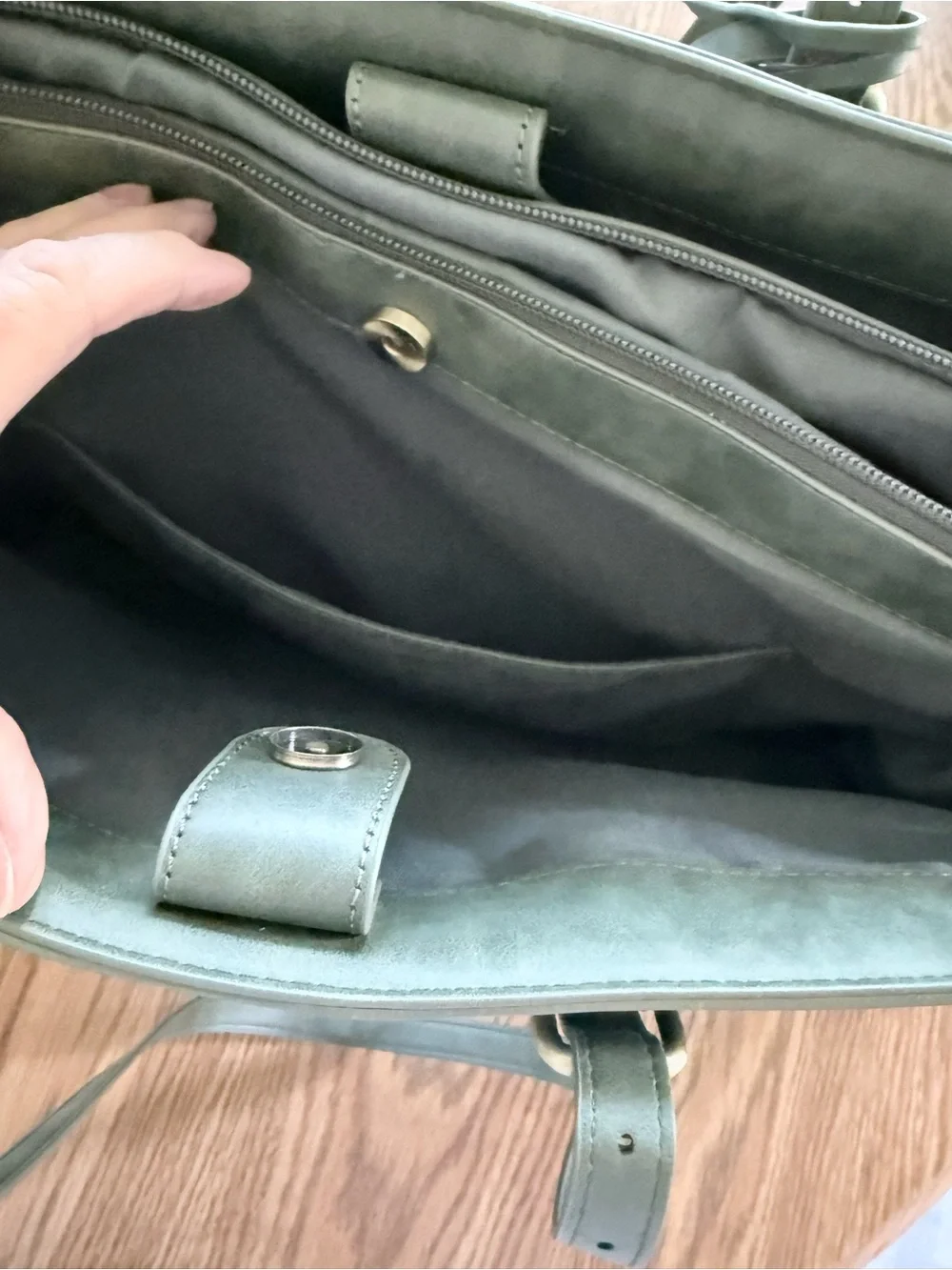 Ecosusi Green Floral-Embossed Computer Bag - Picture 6 of 11
